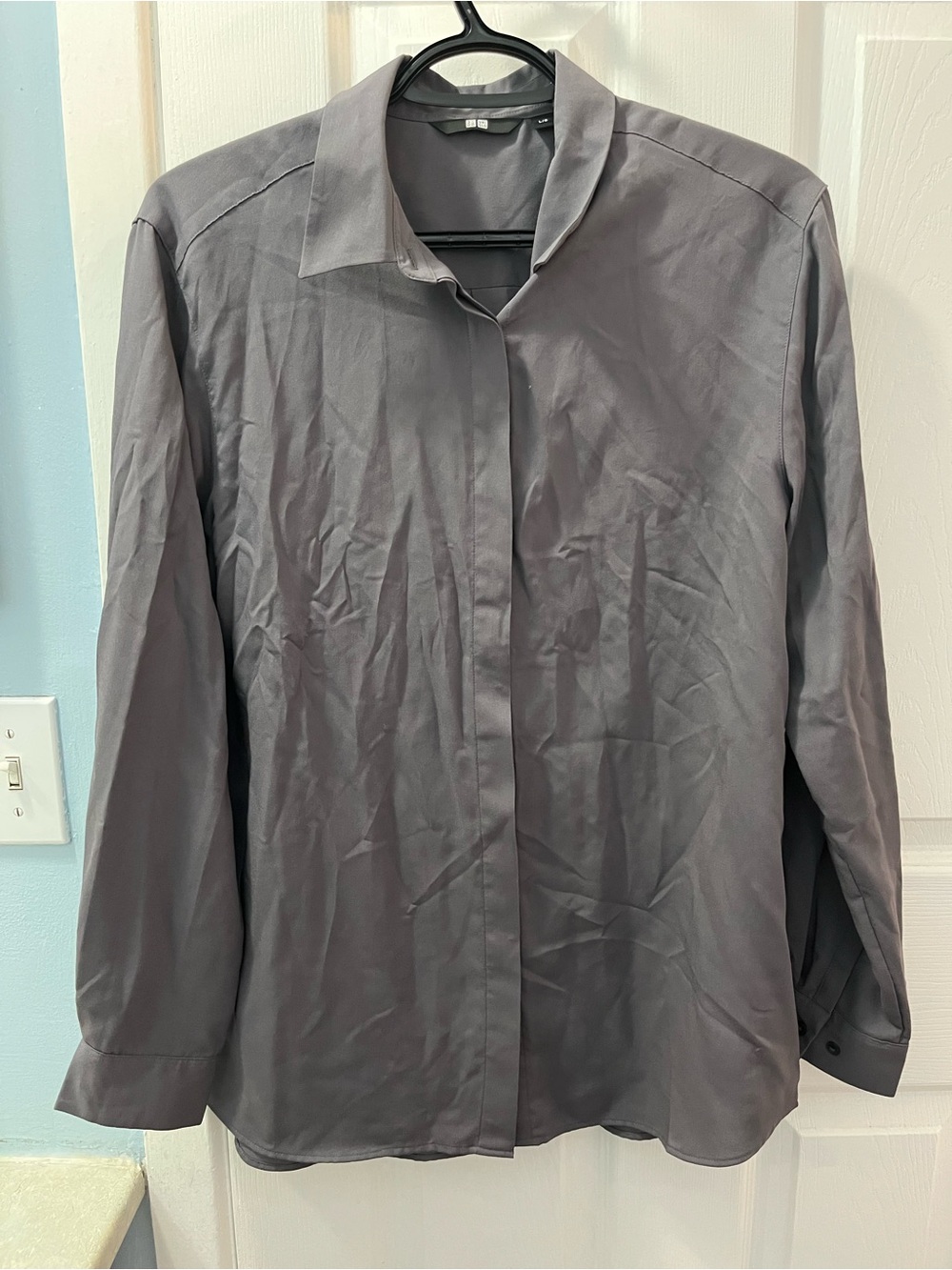 Uniqlo Women’s Gray Rayon Blouse - Size Large